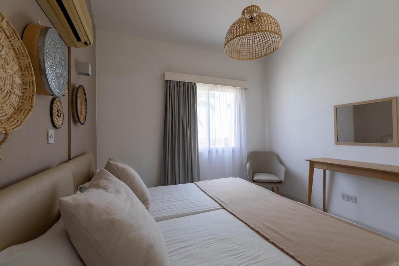 Socrates Apartments Polis Exterior photo