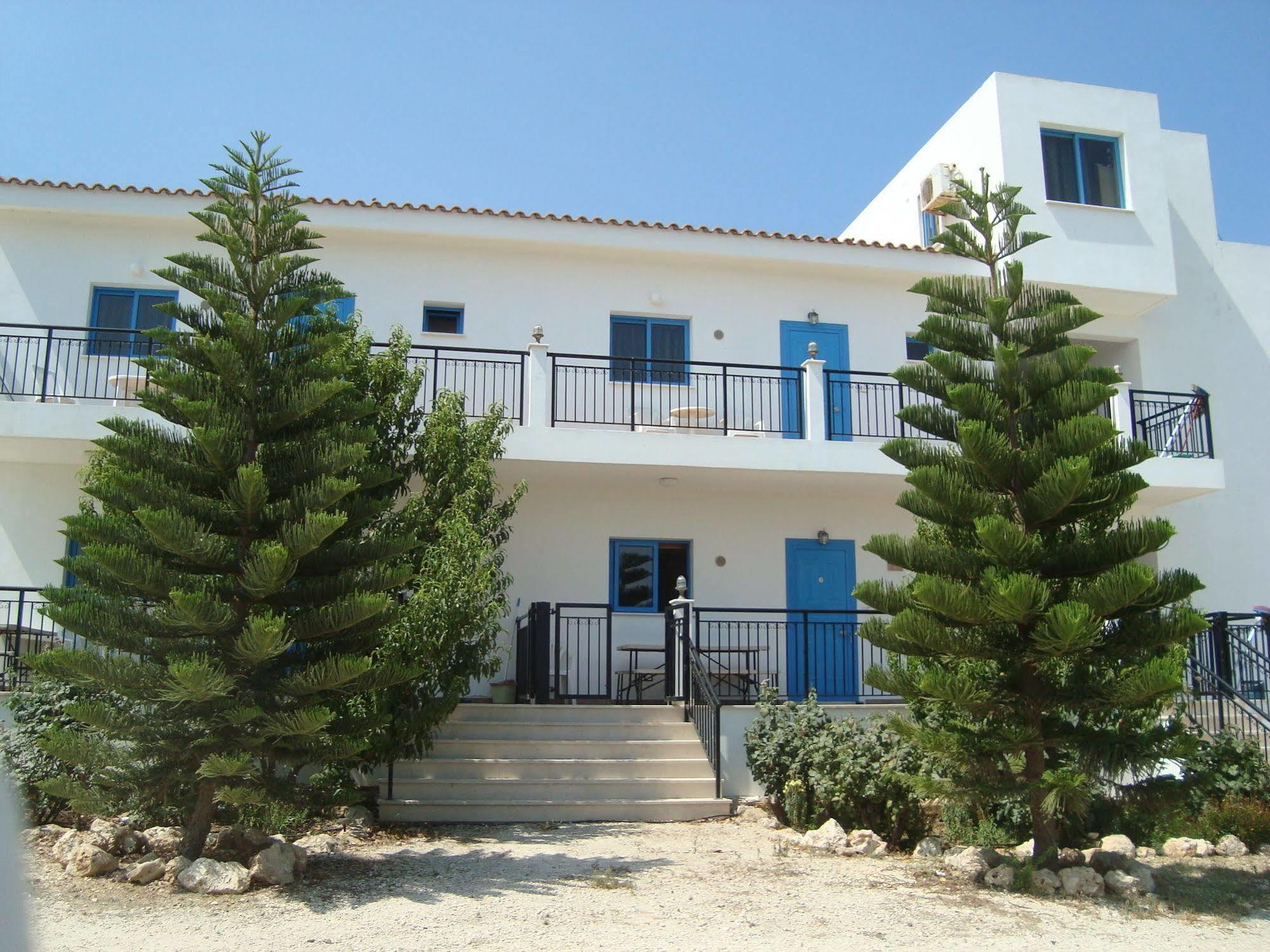Socrates Apartments Polis Exterior photo