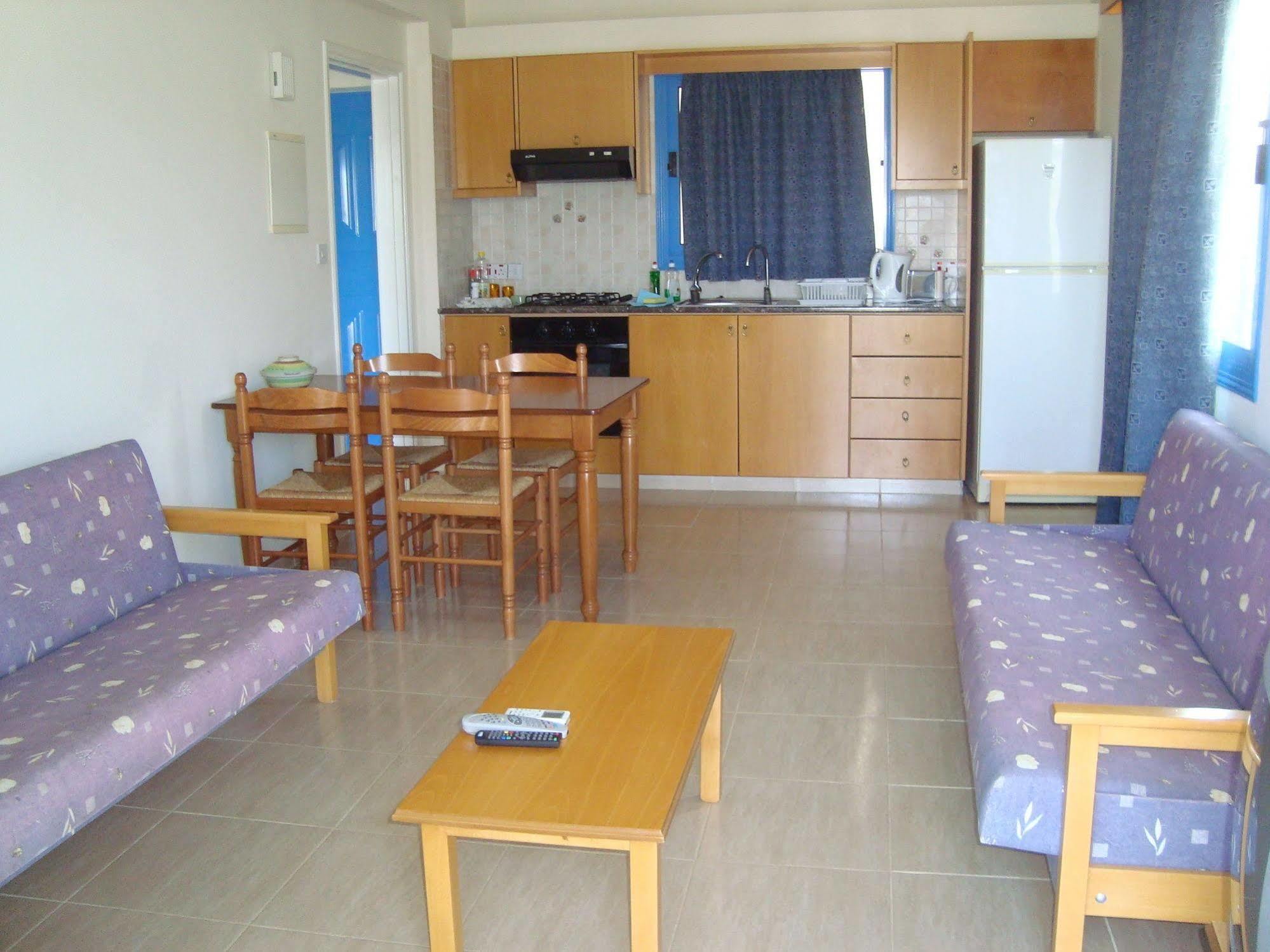 Socrates Apartments Polis Exterior photo