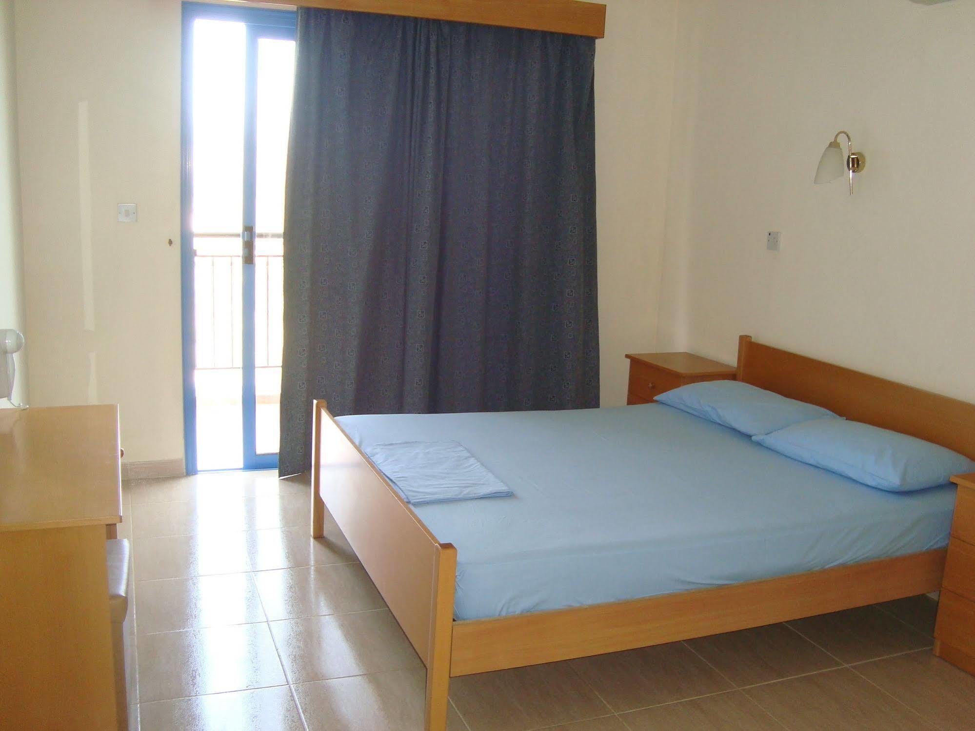 Socrates Apartments Polis Exterior photo
